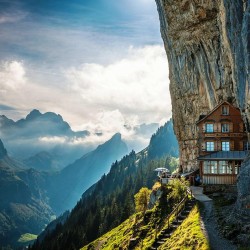 20 AMAZING HOTELS YOU NEED TO VISIT BEFORE YOU DIE